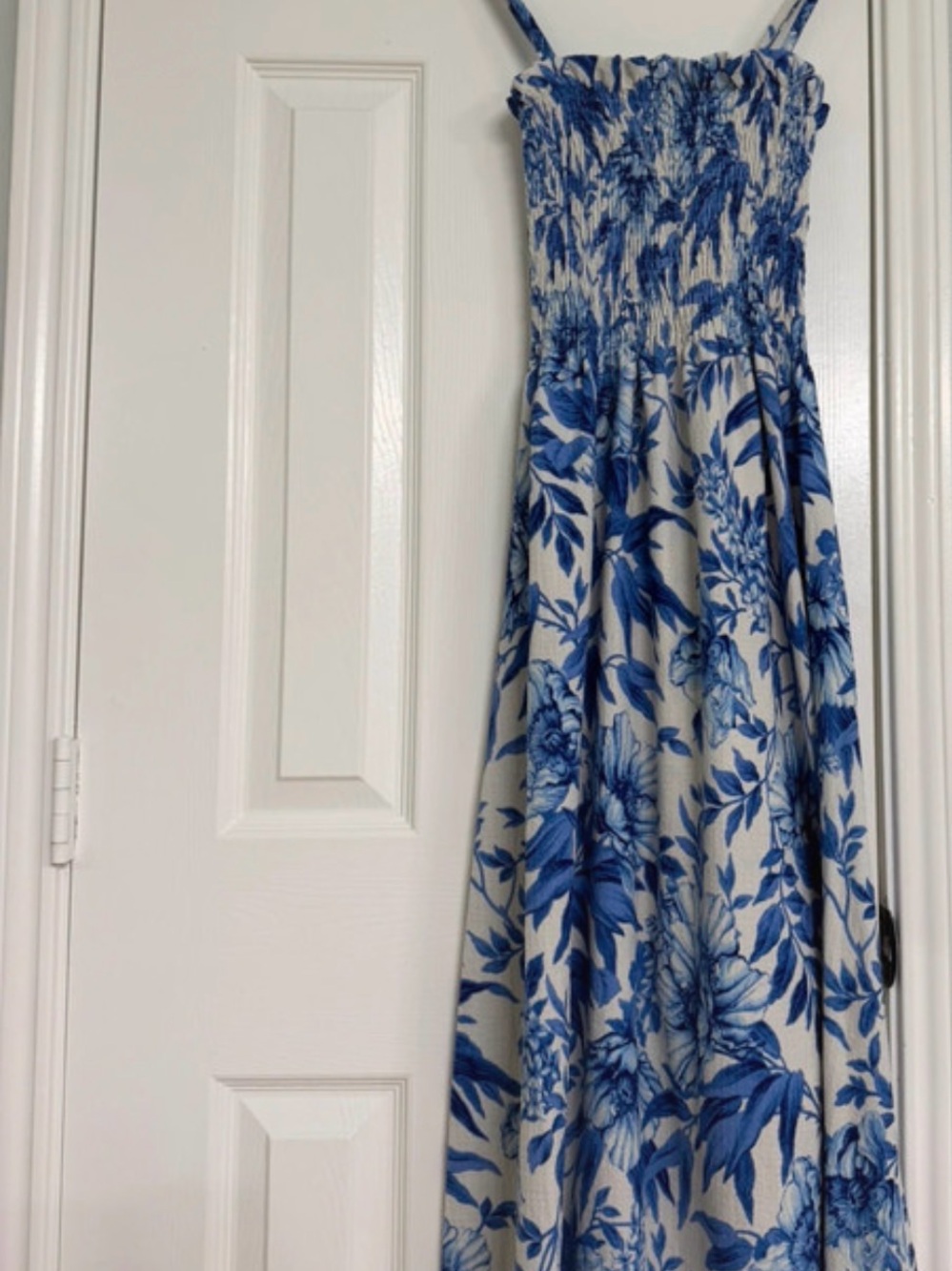 XS) Blue Floral Smocked Maxi Dress with Adjustable Straps